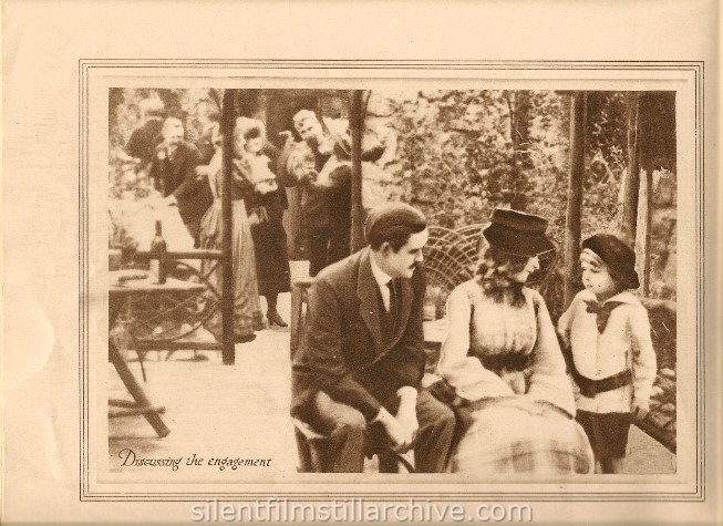 D. W. Griffith's HEARTS OF THE WORLD (1918) movie program.  Lillian Gish, Robert Harron and Ben Alexander.