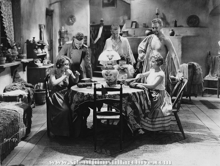 Lew Ayres, Owen Davis, Jr. William Bakewell, Yola D'Avril, Poupée Andriot, and Renée Damonde in ALL QUIET ON THE WESTERN FRONT (1931)
