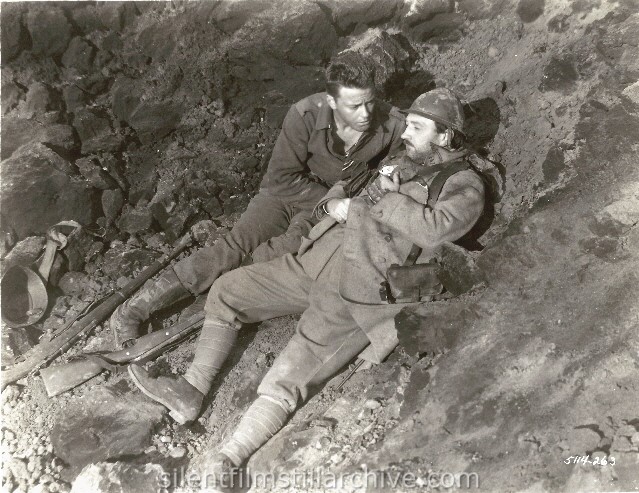 Lew Ayres and Raymond Griffith in ALL QUIET ON THE WESTERN FRONT (1931)