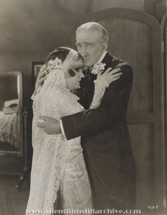 Gloria Swanson and Alec B. Francis in BEYOND THE ROCKS (1922)