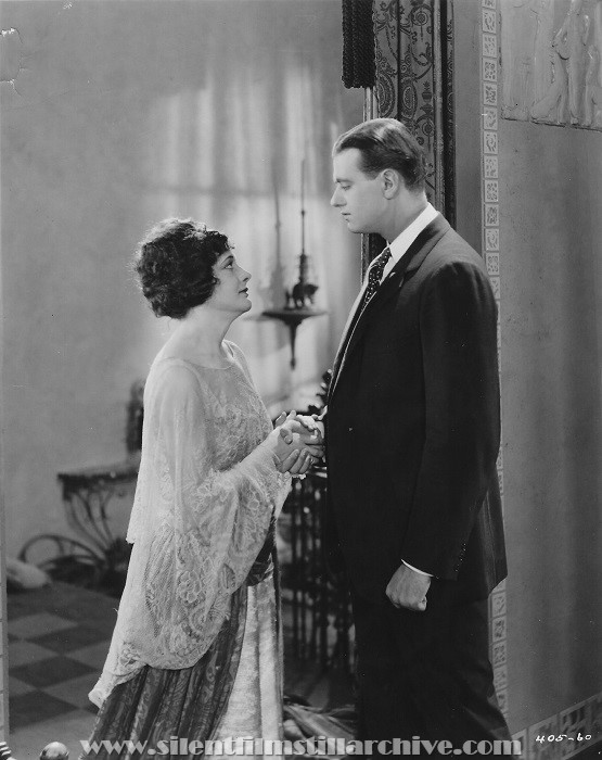 Anna Lehr and Charles Meredith in THE CRADLE (1922)