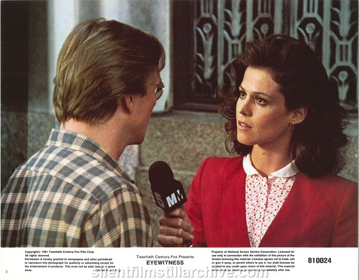 Lobby card with William Hurt and Sigourney Weaver in EYEWITNESS (1981)