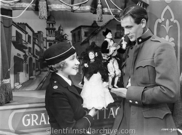 Gary Cooper and Helen Hayes in A FAREWELL TO ARMS (1932)