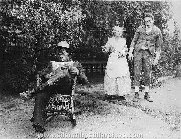 Dick Sutherland, Anna Townsend and Harold Lloyd in GRANDMA'S BOY (1922)