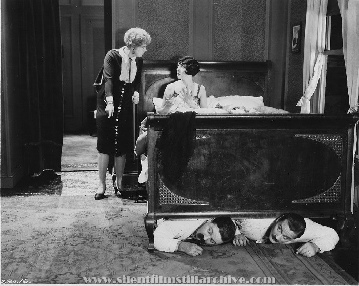 Dot Farley, Carmelita Geraghty, Billy Bevan, and Vernon Dent  in HIS UNLUCKY NIGHT (1928)