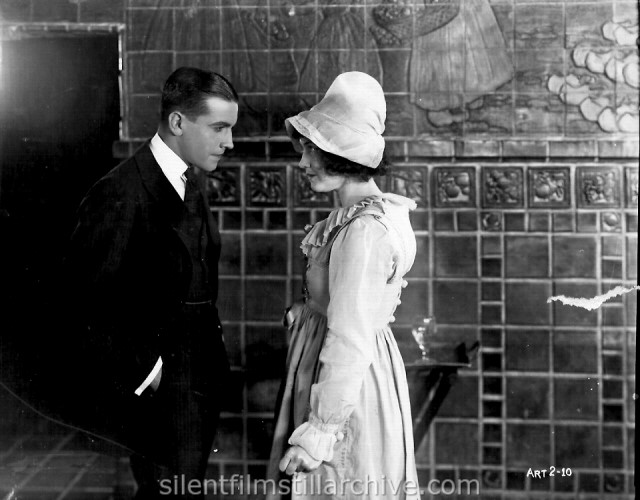 Dorothy Gish and Richard Barthelmess in THE HOPE CHEST (1919)