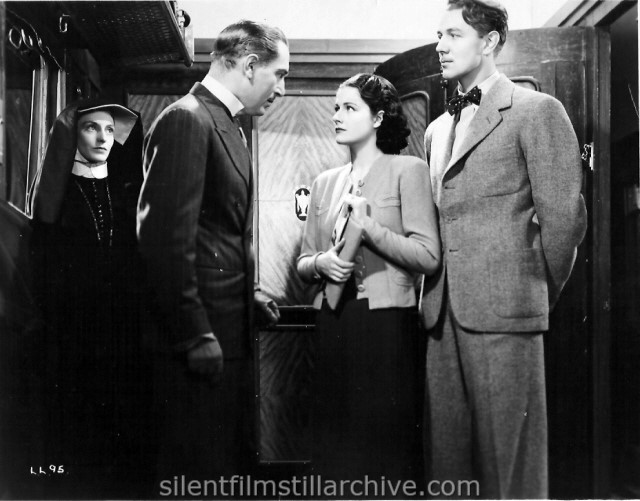 Margaret Lockwood and Michael Redgrave in THE LADY VANISHES (1938)