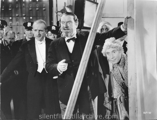 Sig Rumann and Harpo Marx in A NIGHT AT THE OPERA (1935).