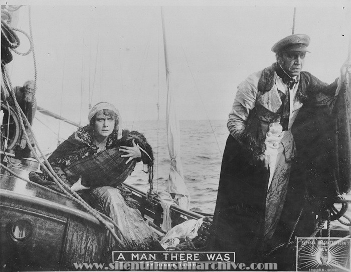 Edith Erastoff and August Falck in TERJE VIGEN/A MAN THERE WAS (1917).