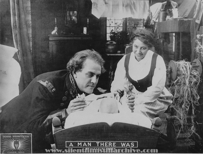 Victor Sjöström and Bergliot Husberg in TERJE VIGEN/A MAN THERE WAS (1917).