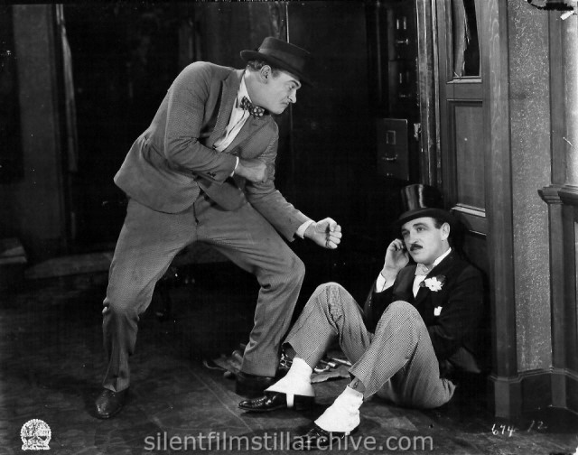 Eddie Gribbon and Raymond Griffith in 40 WINKS (1925).