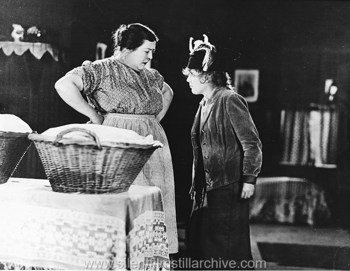 Kate Price and Mary Pickford in AMARILLY OF CLOTHES-LINE ALLEY (1918)