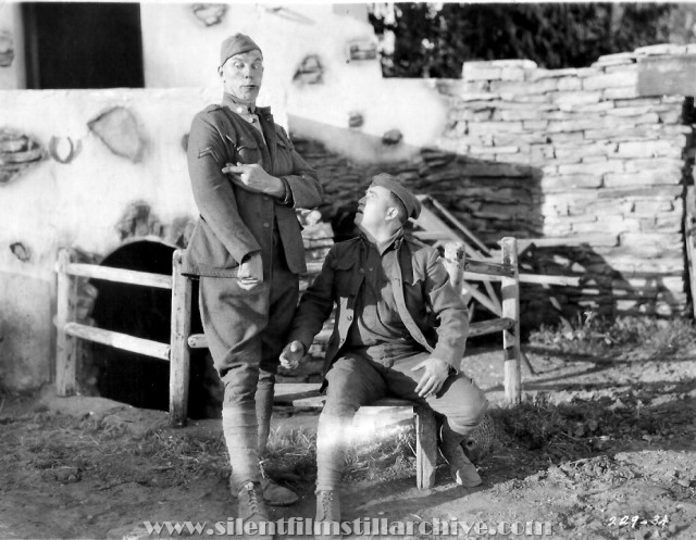 Karl Dane and Tom O'Brien in THE BIG PARADE (1925)