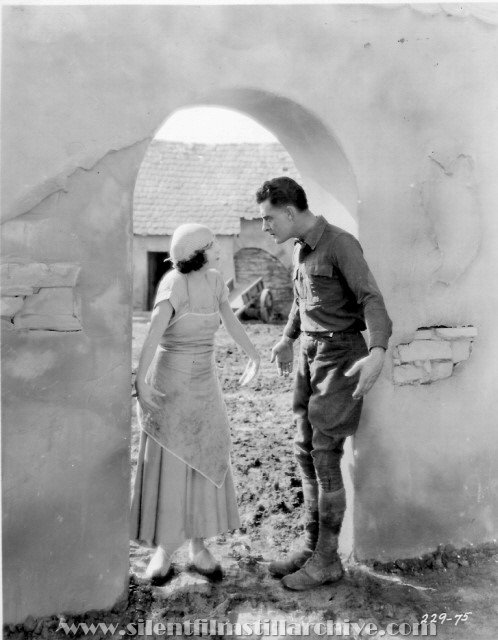 Renée  Adorée and John Gilbert in THE BIG PARAGE (1925)