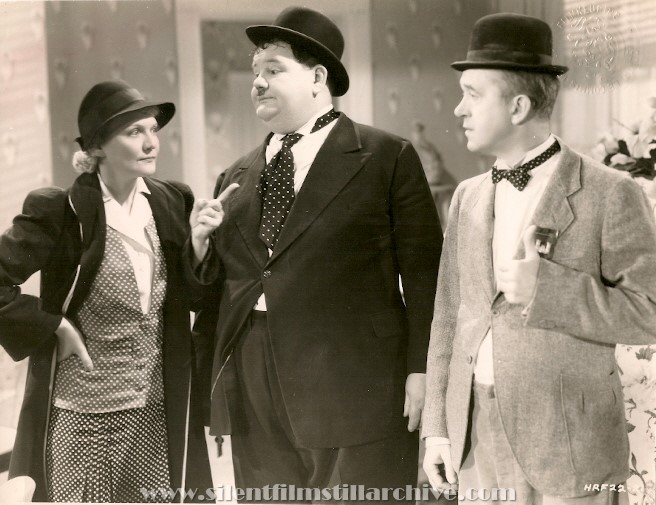 Minna Gombell, Oliver Hardy and Stan Laurel in BLOCK-HEADS (1938)