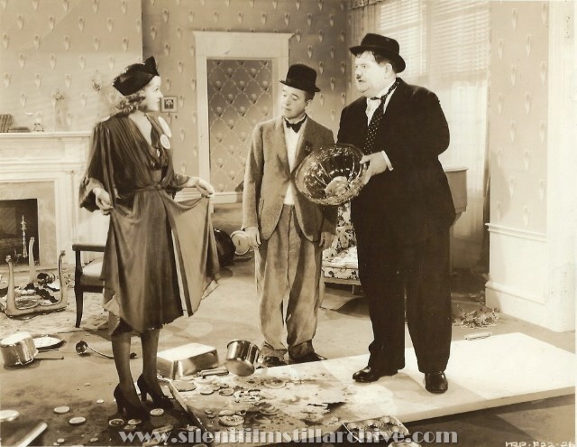 Patricia Ellis, Oliver Hardy and Stan Laurel in BLOCK-HEADS (1938)