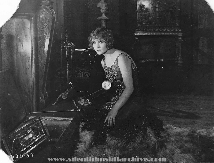 Betty Compson in CHEATING CHEATERS (1927)