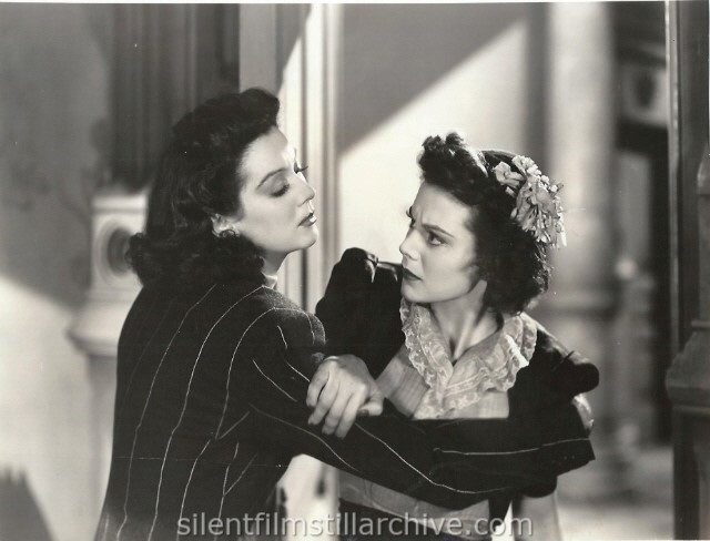 Rosalind Russell and Helen Mack in HIS GIRL FRIDAY (1940)
