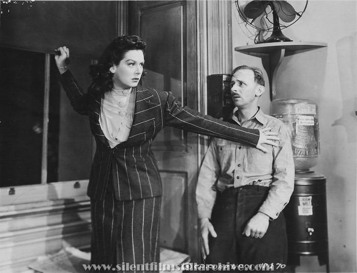 Rosalind Russell and John Qualen in HIS GIRL FRIDAY (1940)