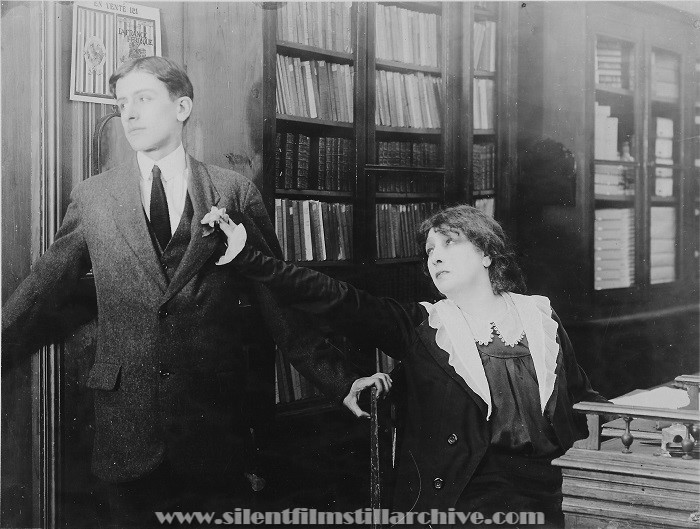 Raymond Bernard and Sarah Bernhardt in JEANNE DORÉ