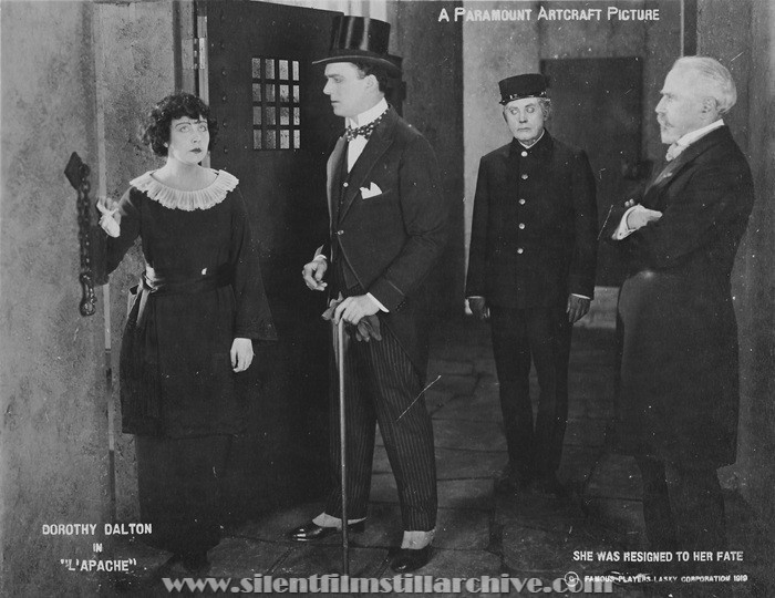 Dorothy Dalton and Robert Elliott in L'APACHE