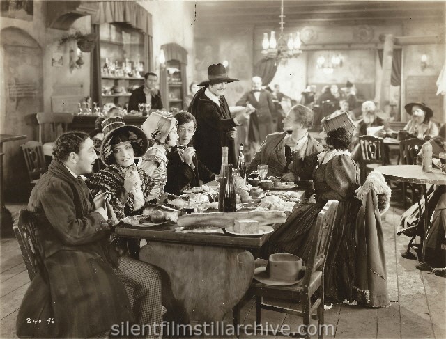 Renée Adorée and John Gilbert in LA BOHEME (1926).