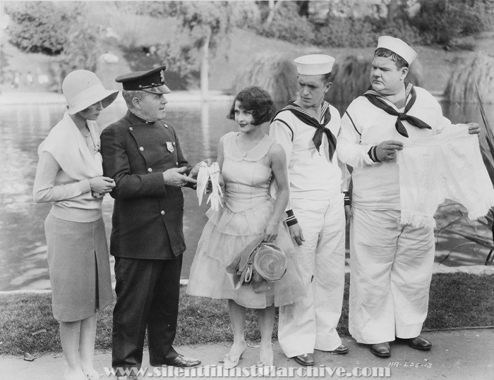 Gloria Greer, Harry Bernard, Anne Cornwall, Stan Laurel and Oliver Hardy in MEN O' WAR (1929)