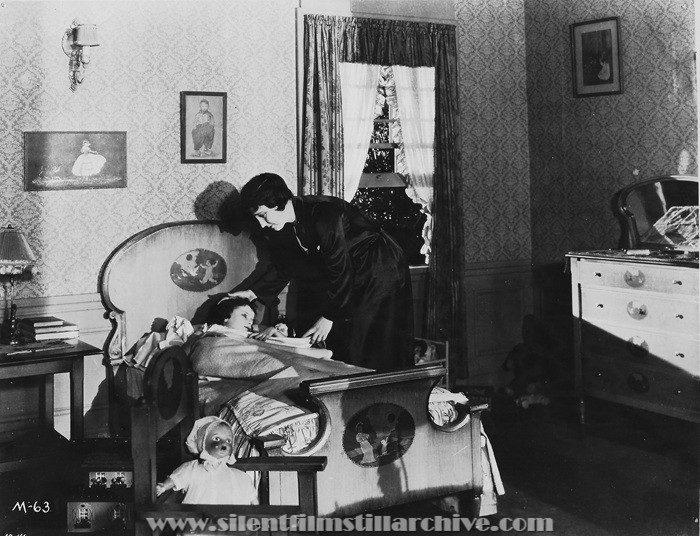 Joyce Coad and Belle Bennett in MOTHER (1927)