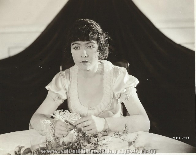 Dorothy Gish in NOBODY HOME (1919).