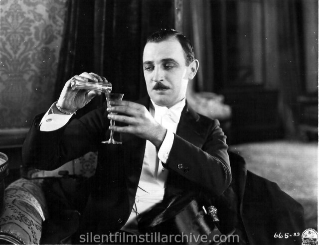 Raymond Griffith in OPEN ALL NIGHT (1925)