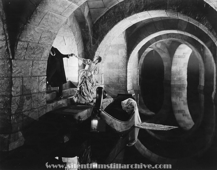 Lon Chaney, Sr. and Mary Philbin in PHANTOM OF THE OPERA (1925)