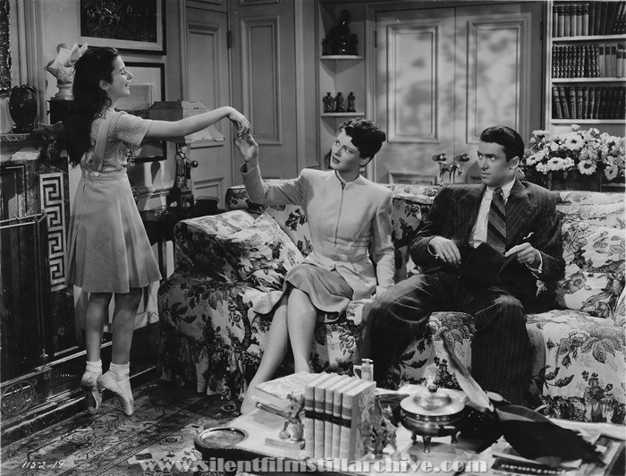 Virginia Weidler, Ruth Hussey, and James Stewart in THE PHILADELPHIA STORY (1940)