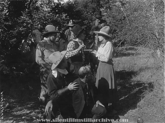 Hoot Gibson and Helen Gibson in PLAY STRAIGHT OR FIGHT (1918)