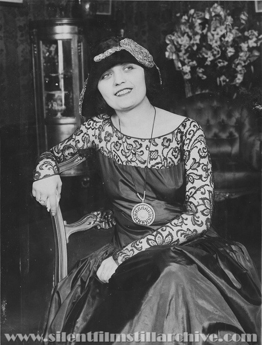 Publicity photo of actress Pola Negri