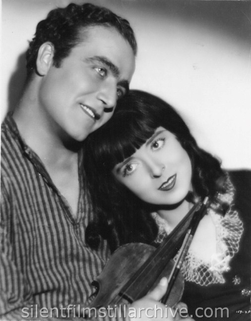 James Hall and Colleen Moore in SMILING IRISH EYES (1929)