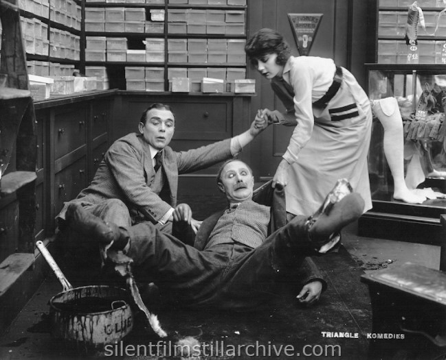 Alfred Gronell, Ben Turpin and Vivian Edwards in SOLE MATES (1917)
