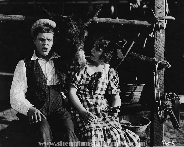 Lloyd Hamilton and Ethel Teare in A TIGHT SQUEEZE (1918)