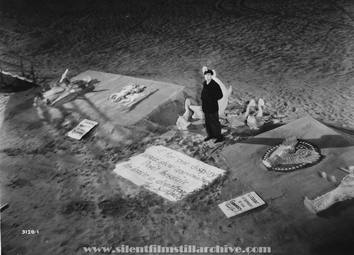 Ross Elliott with sand sculptures in WOMAN ON THE RUN (1950)