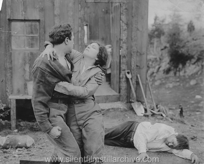 Irving Cummings and Pauline Frederick in THE WORLD'S GREAT SNARE (1916)